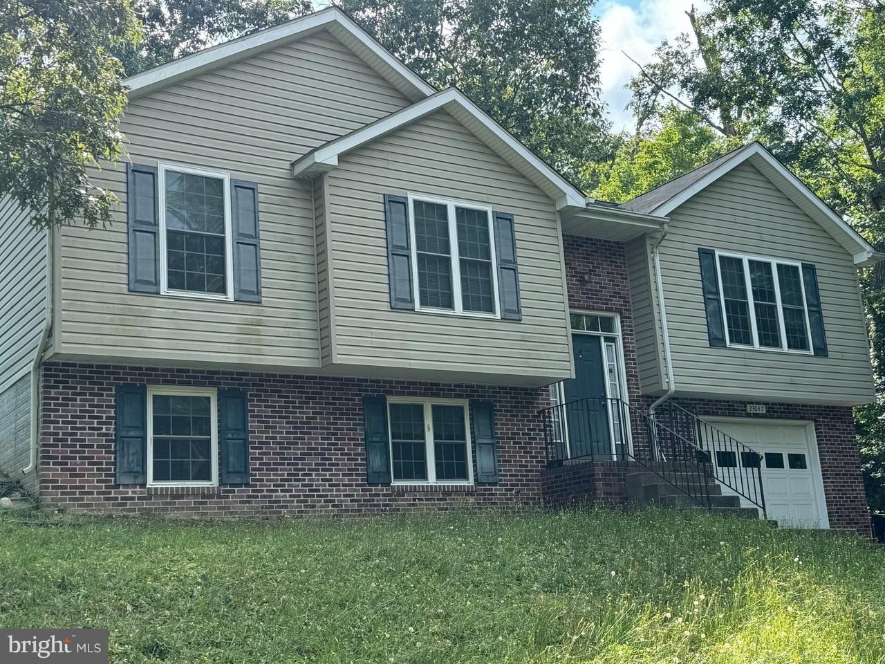 23047 Gunston Dr - Photo 2 of 27