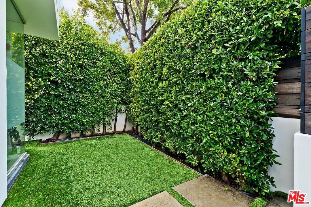644 Navy St - Photo 3 of 8