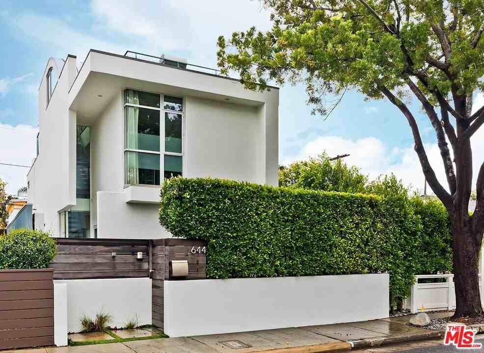 644 Navy St - Photo 6 of 8