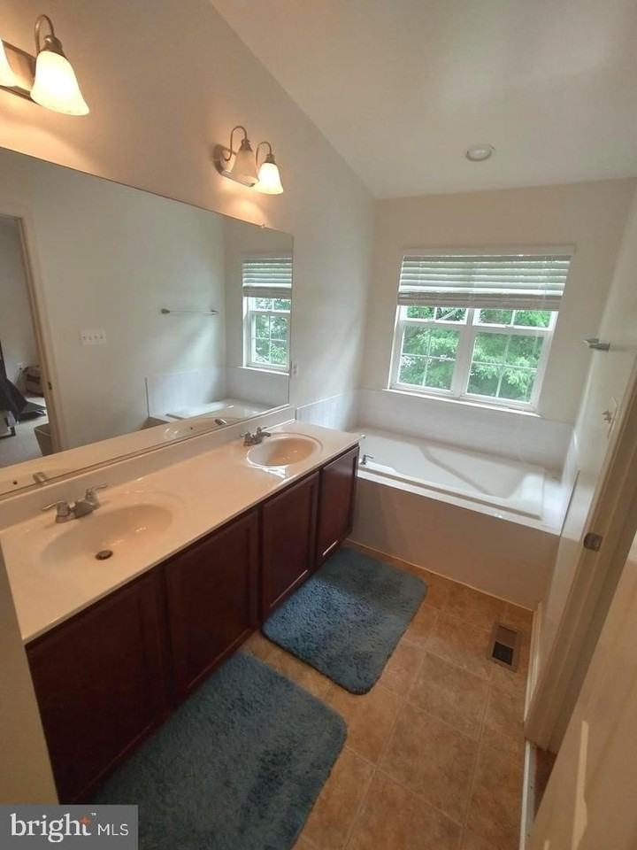 22420 Dark Star Way - Photo 7 of 10