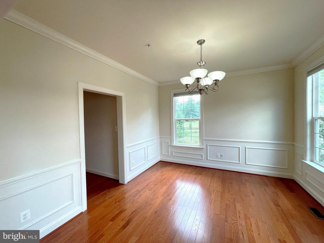 46895 Whittemoore Ct - Photo 3 of 37