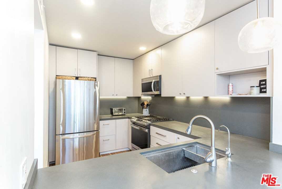 1617 S Beverly Glen Blvd #102 - Photo 2 of 8
