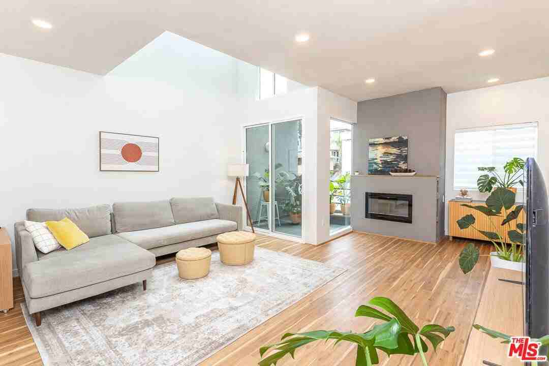 1617 S Beverly Glen Blvd #102 - Photo 3 of 8