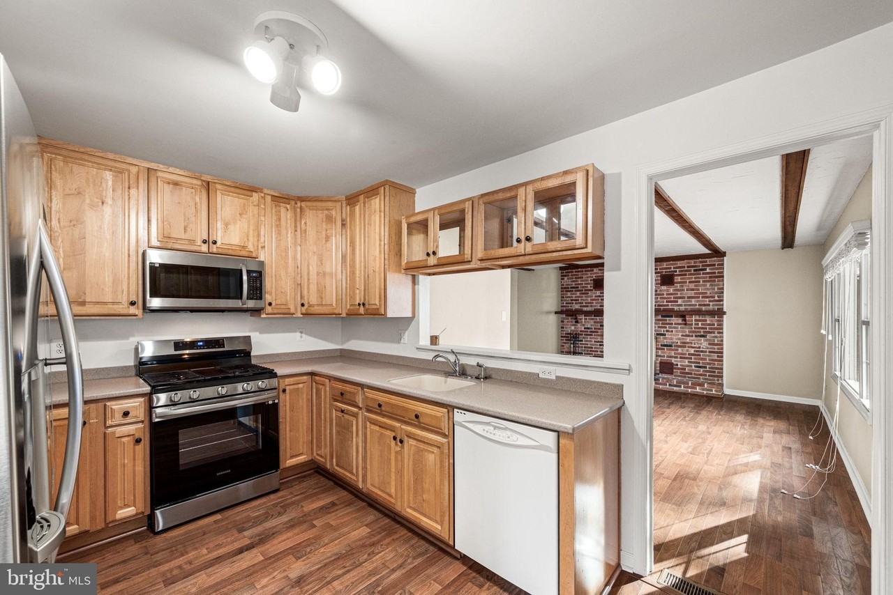 717 S Wayne St - Photo 5 of 22
