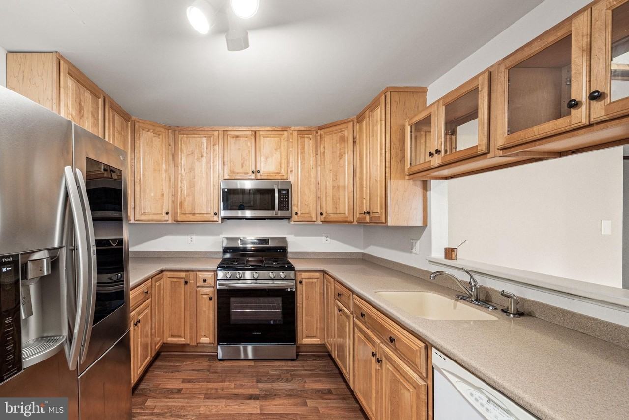 717 S Wayne St - Photo 6 of 22