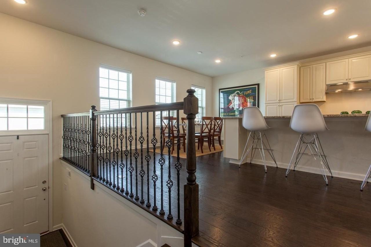 121 Locks Farm Ln - Photo 2 of 27