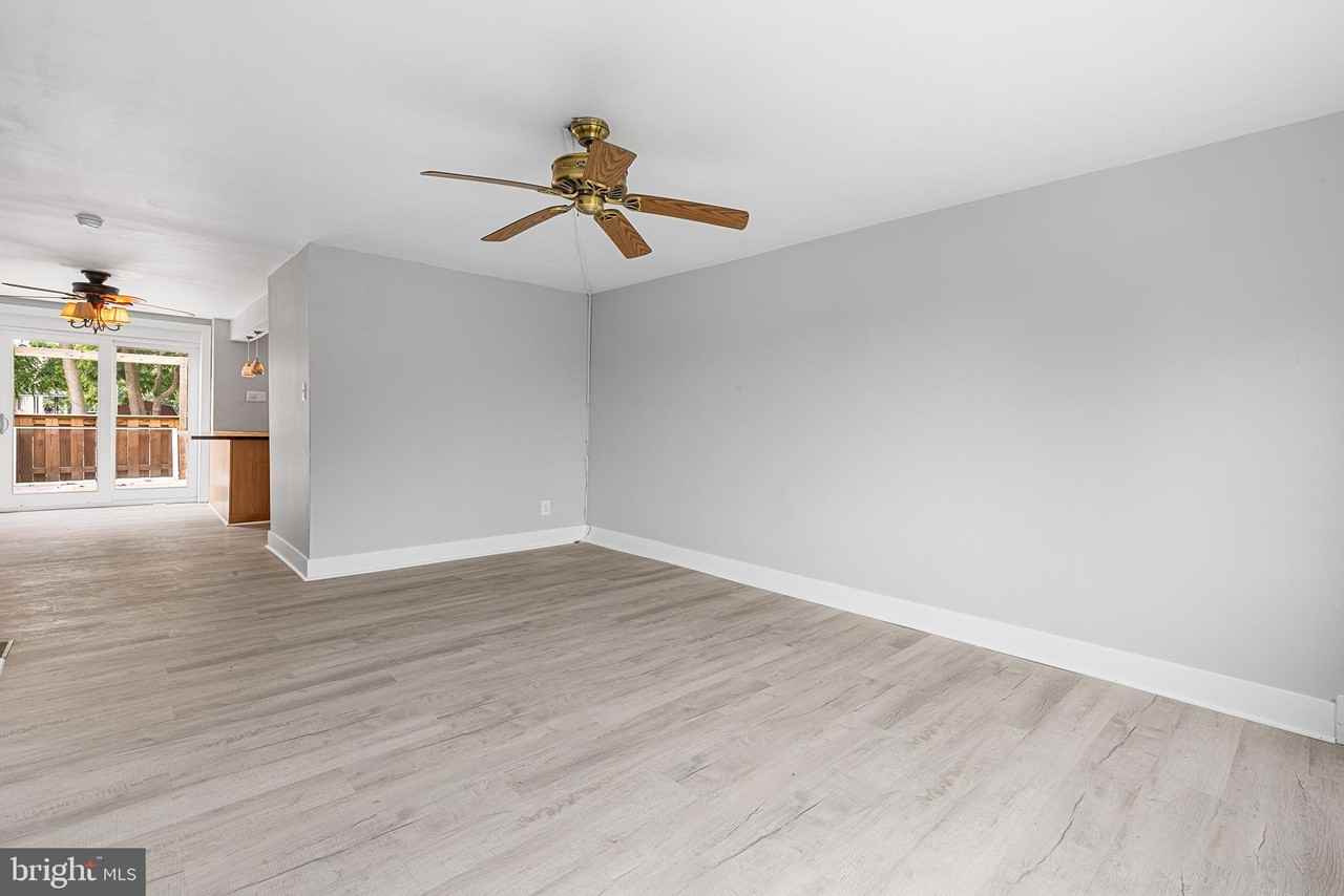 424 S Church St - Photo 4 of 35
