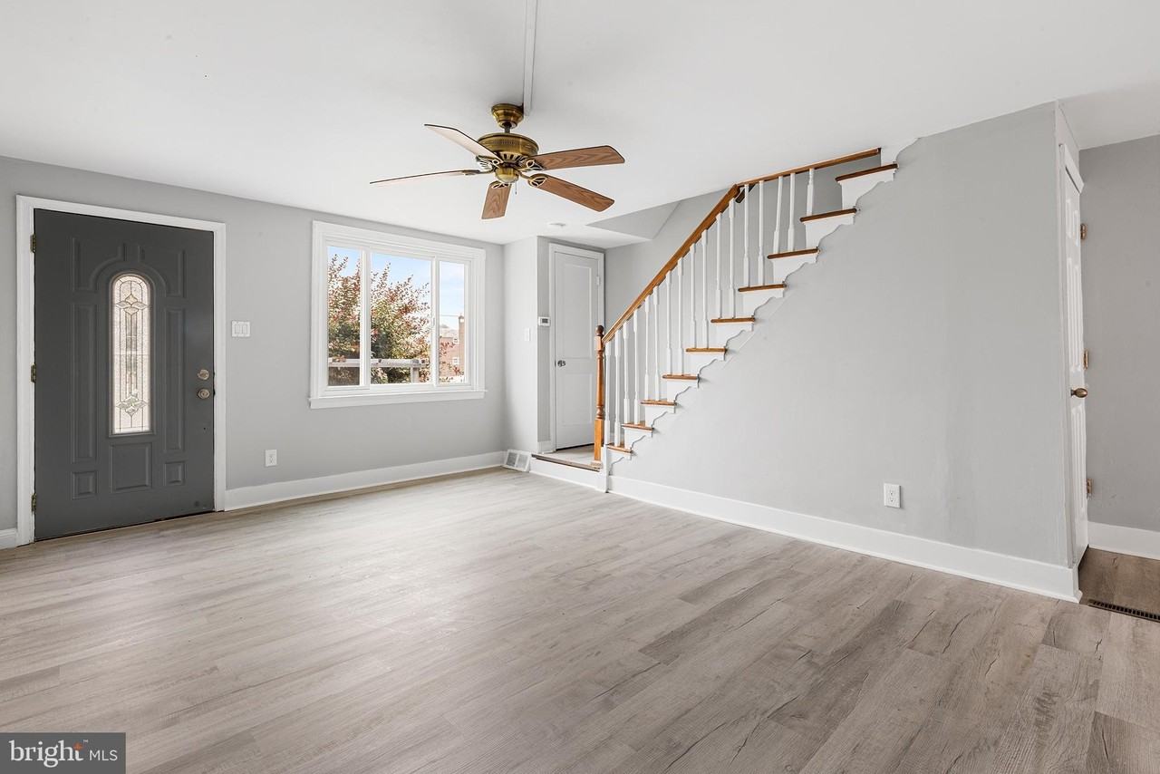 424 S Church St - Photo 5 of 35