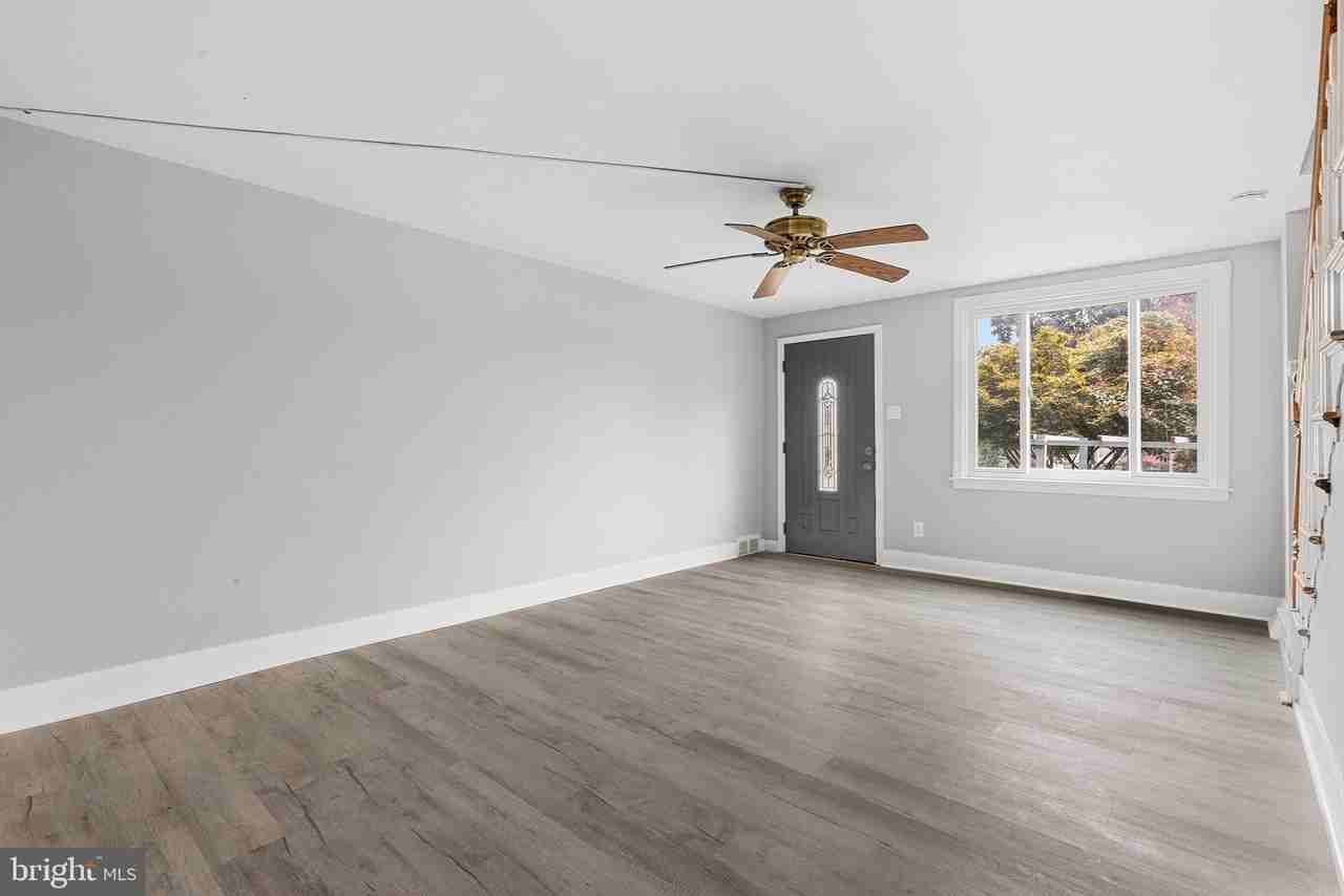 424 S Church St - Photo 6 of 35