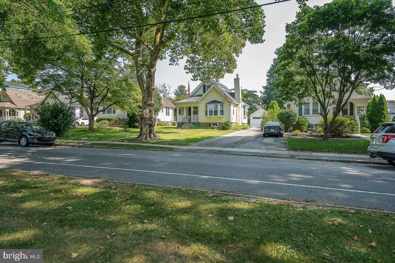 18 Clover Ln - Photo 2 of 39