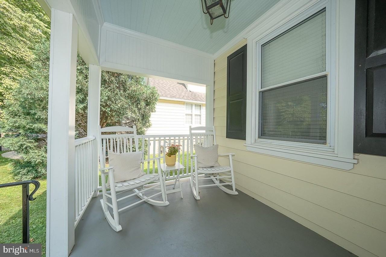 18 Clover Ln - Photo 5 of 39