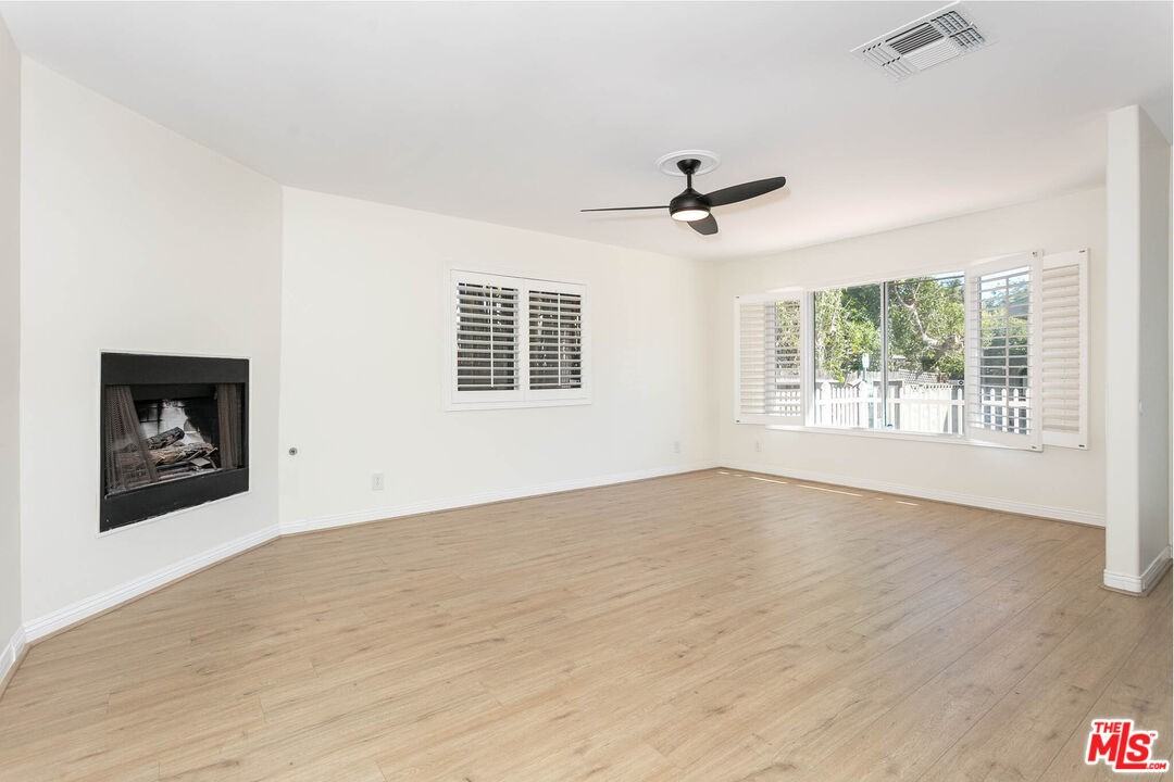 2914 Castle Heights Ave - Photo 3 of 8