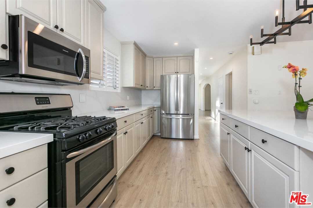 2914 Castle Heights Ave - Photo 6 of 8
