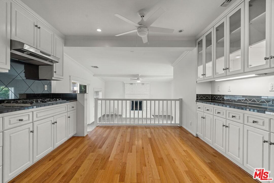 4352 Globe Ave - Photo 4 of 8