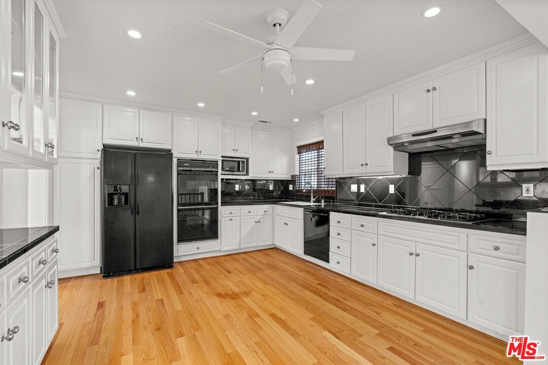 4352 Globe Ave - Photo 5 of 8