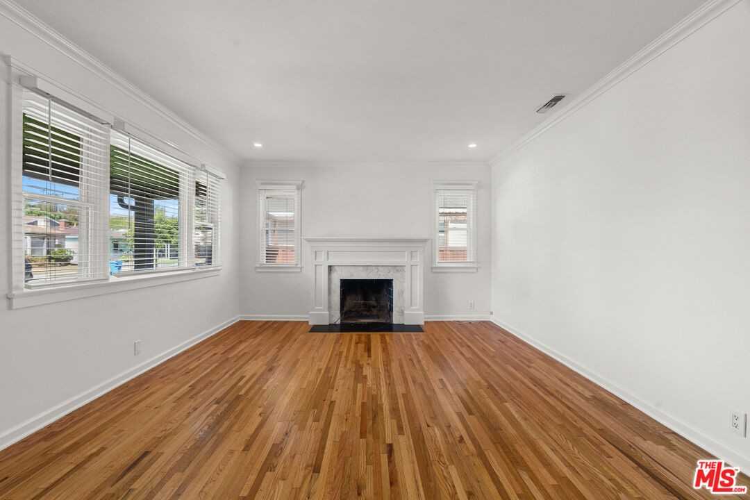 4352 Globe Ave - Photo 7 of 8