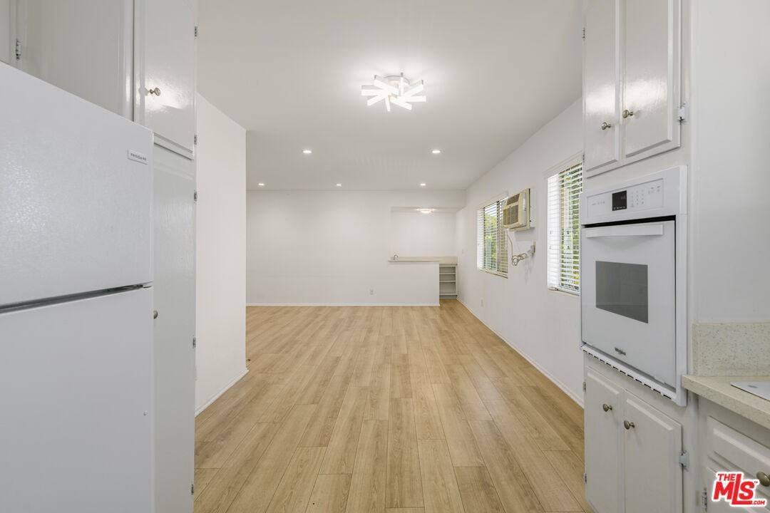 2803 Arizona Ave #11 - Photo 3 of 8