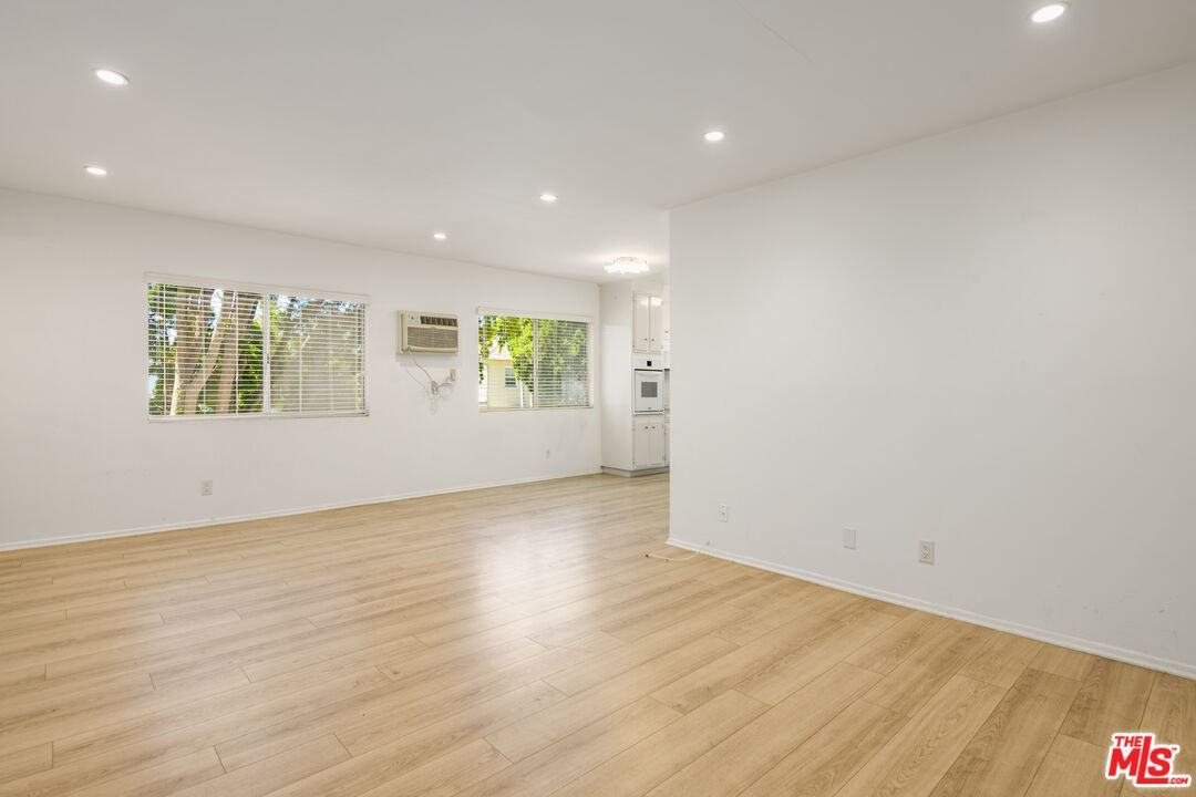 2803 Arizona Ave #11 - Photo 6 of 8
