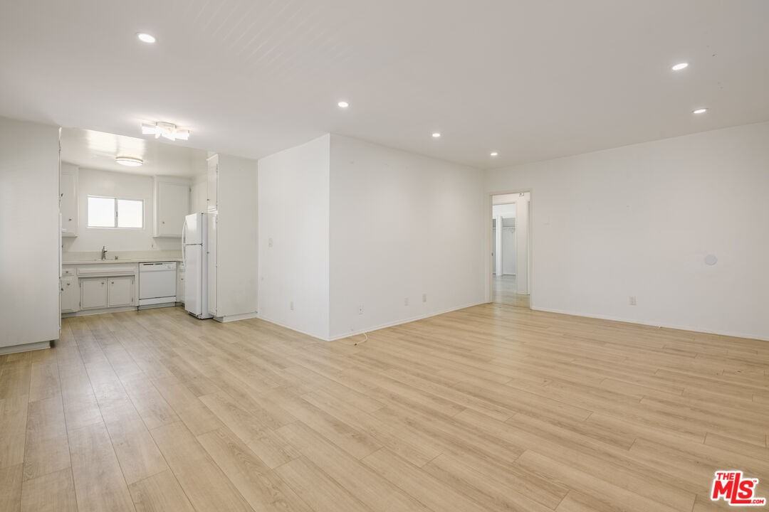 2803 Arizona Ave #11 - Photo 7 of 8