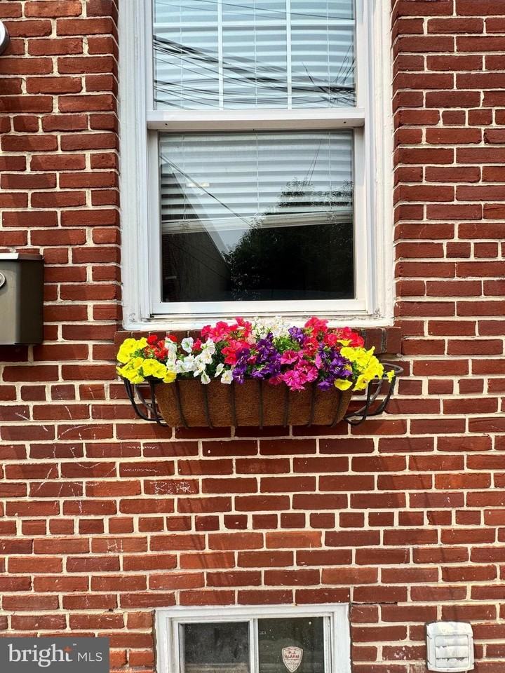 928 N Bambrey St - Photo 4 of 27
