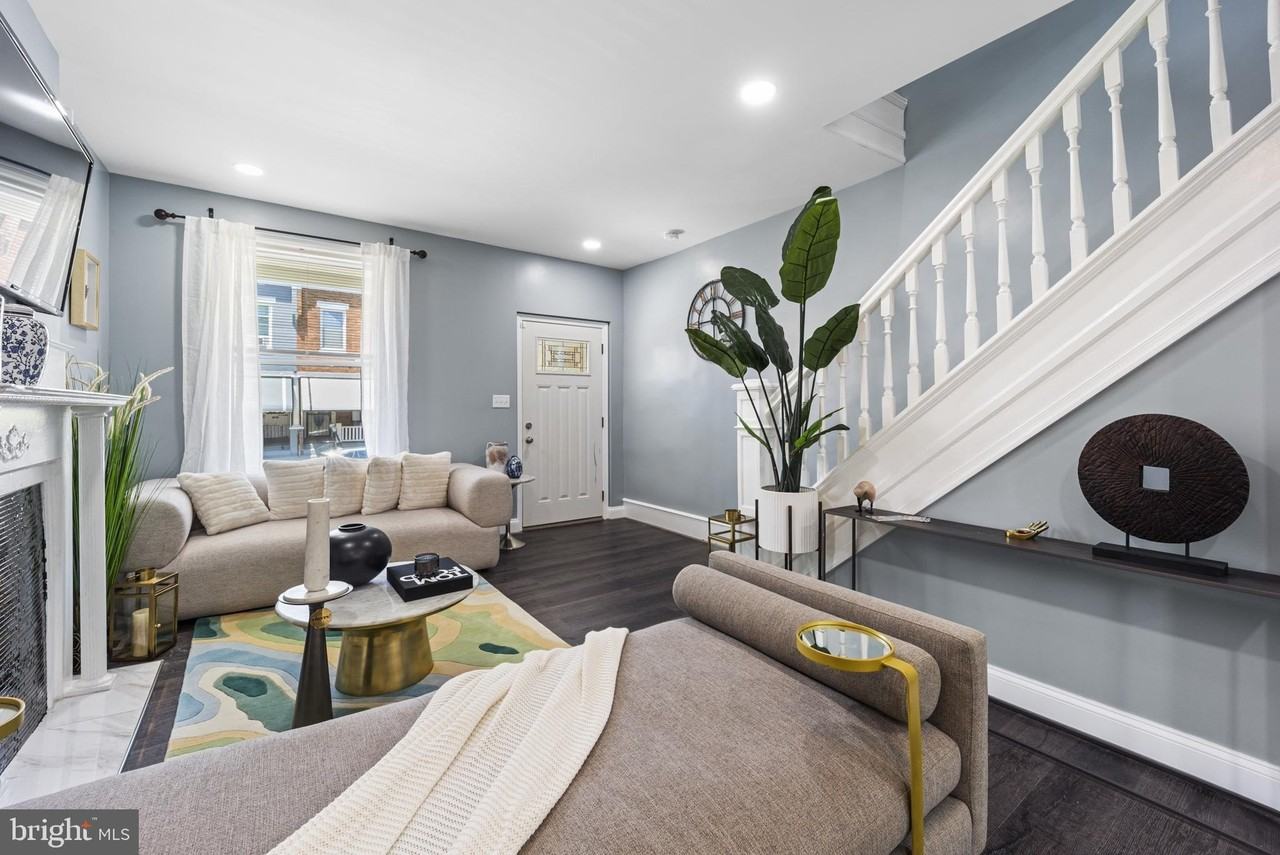 1310 Narragansett St - Photo 5 of 42