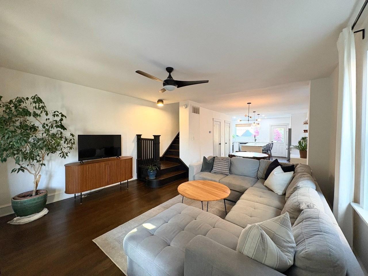 4625 Silverwood St - Photo 6 of 35