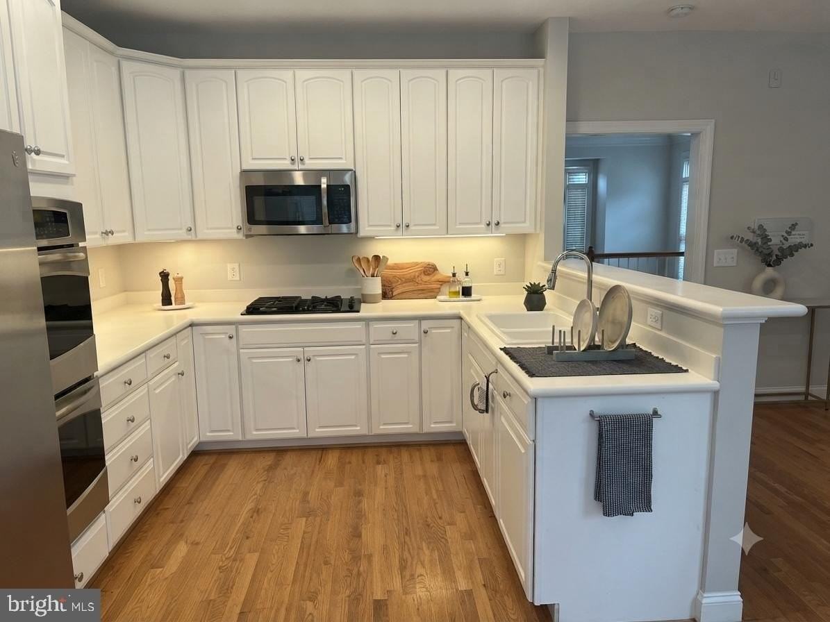 2229 N Oak Ct - Photo 5 of 17