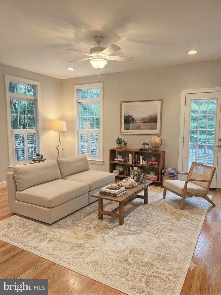 2229 N Oak Ct - Photo 7 of 17