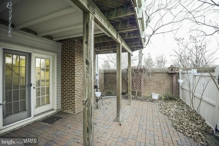 10501 Chancery Ct - Photo 4 of 27