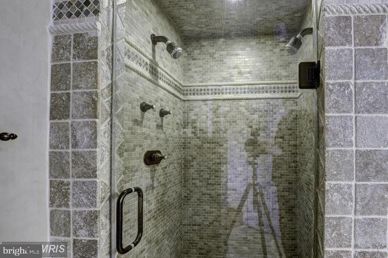 10501 Chancery Ct - Photo 6 of 27