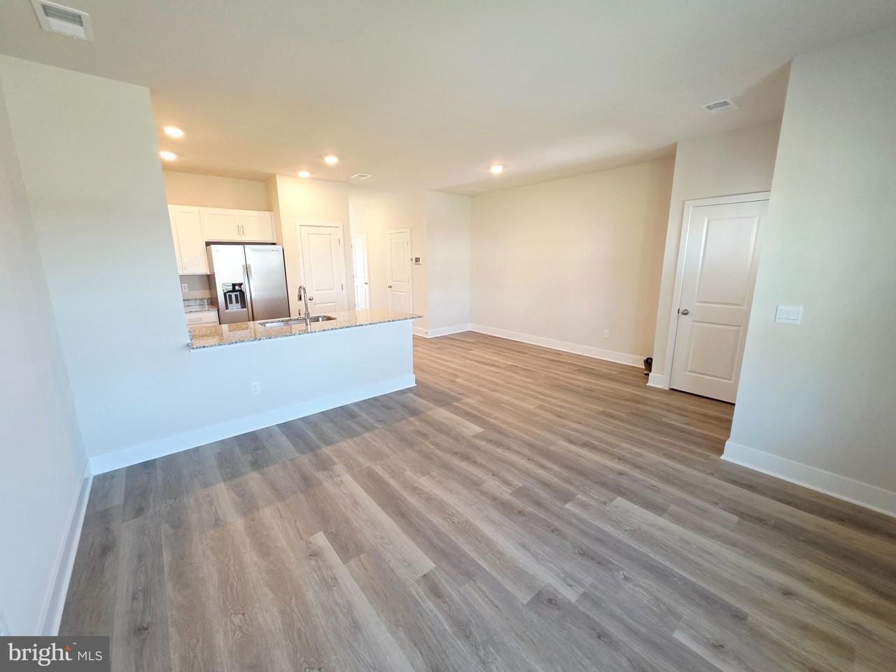 115 Nootka Way - Photo 3 of 19