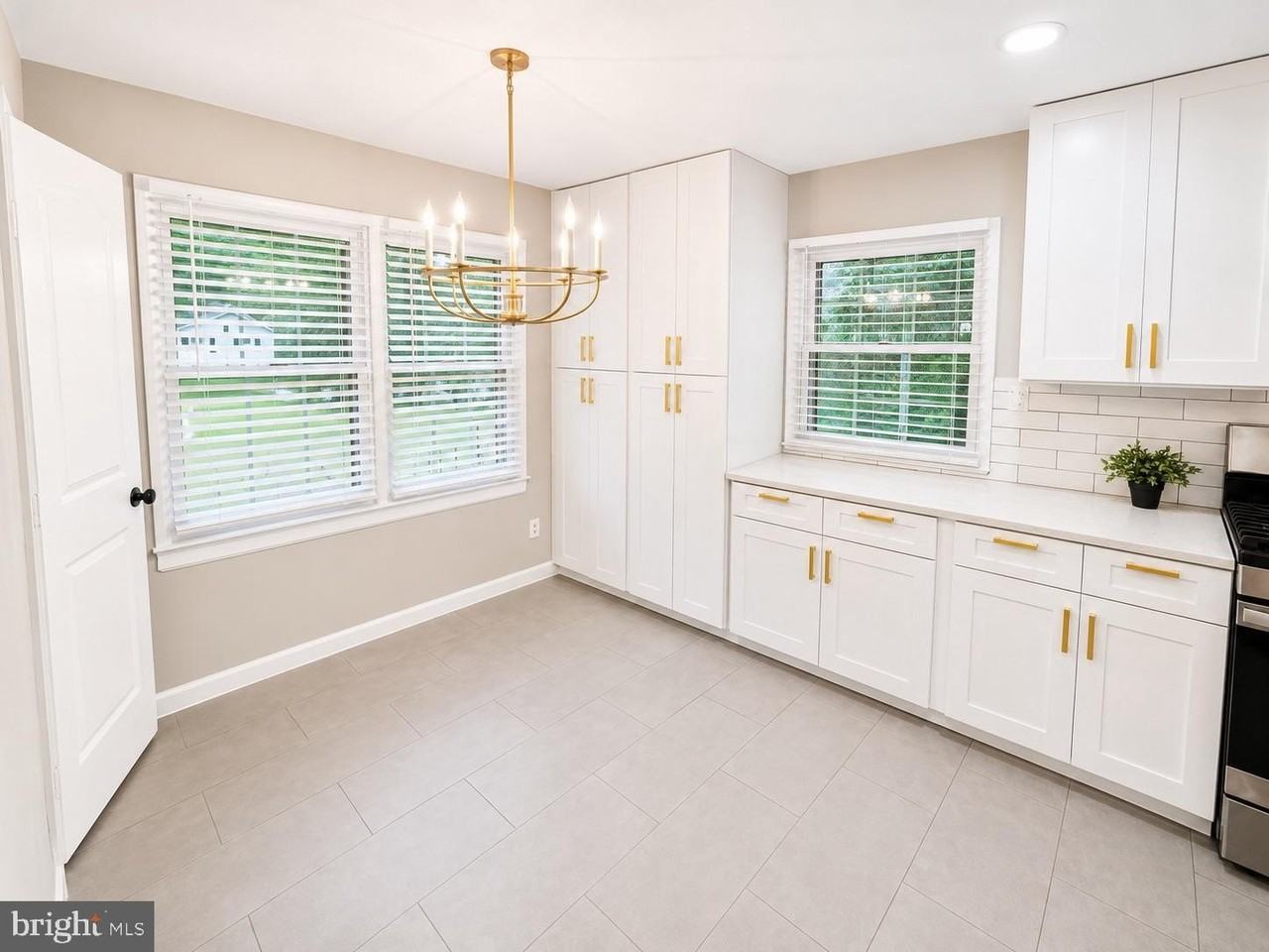 3506 Beverly Dr - Photo 5 of 9