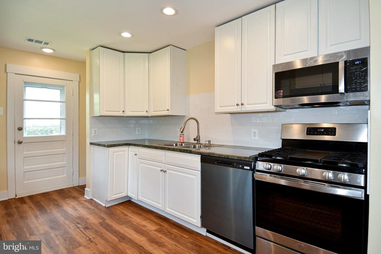 5523 Halwis St - Photo 4 of 40