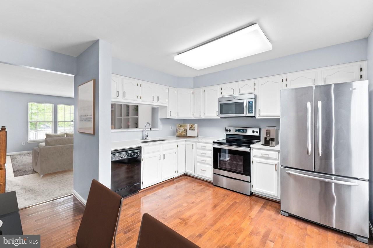 6008 Bingley Rd - Photo 6 of 39