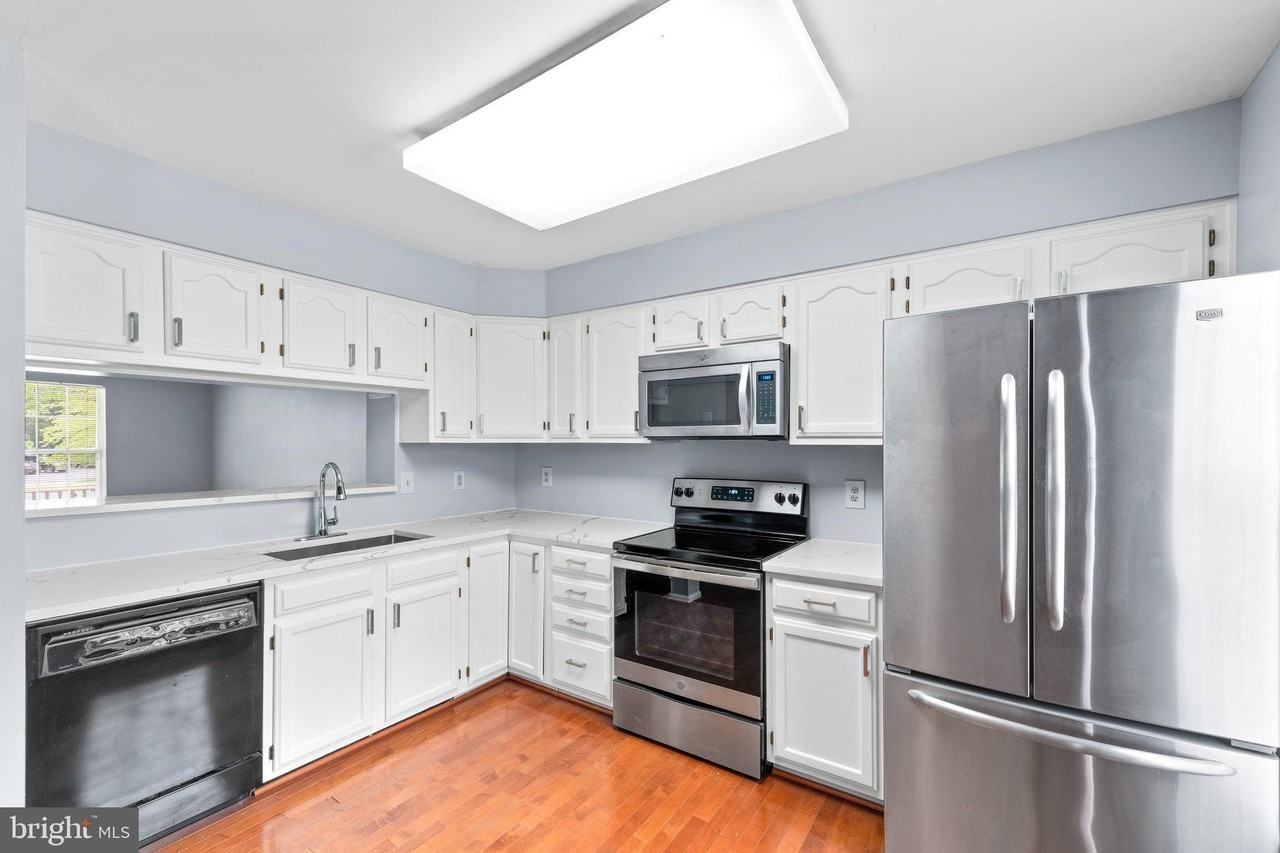 6008 Bingley Rd - Photo 7 of 39