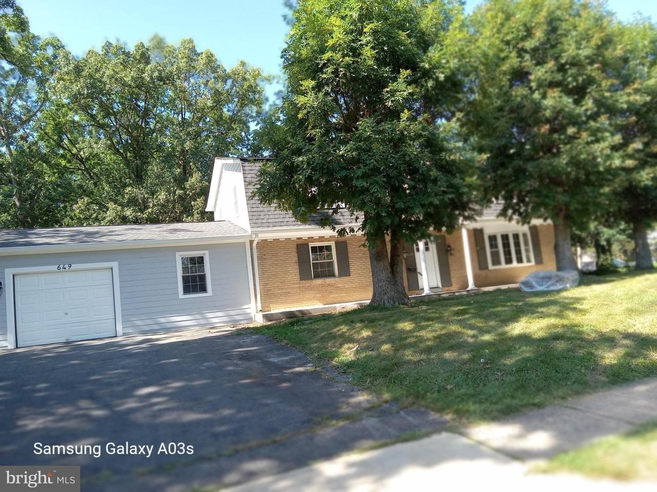 649 Herndon Pkwy - Photo 2 of 30