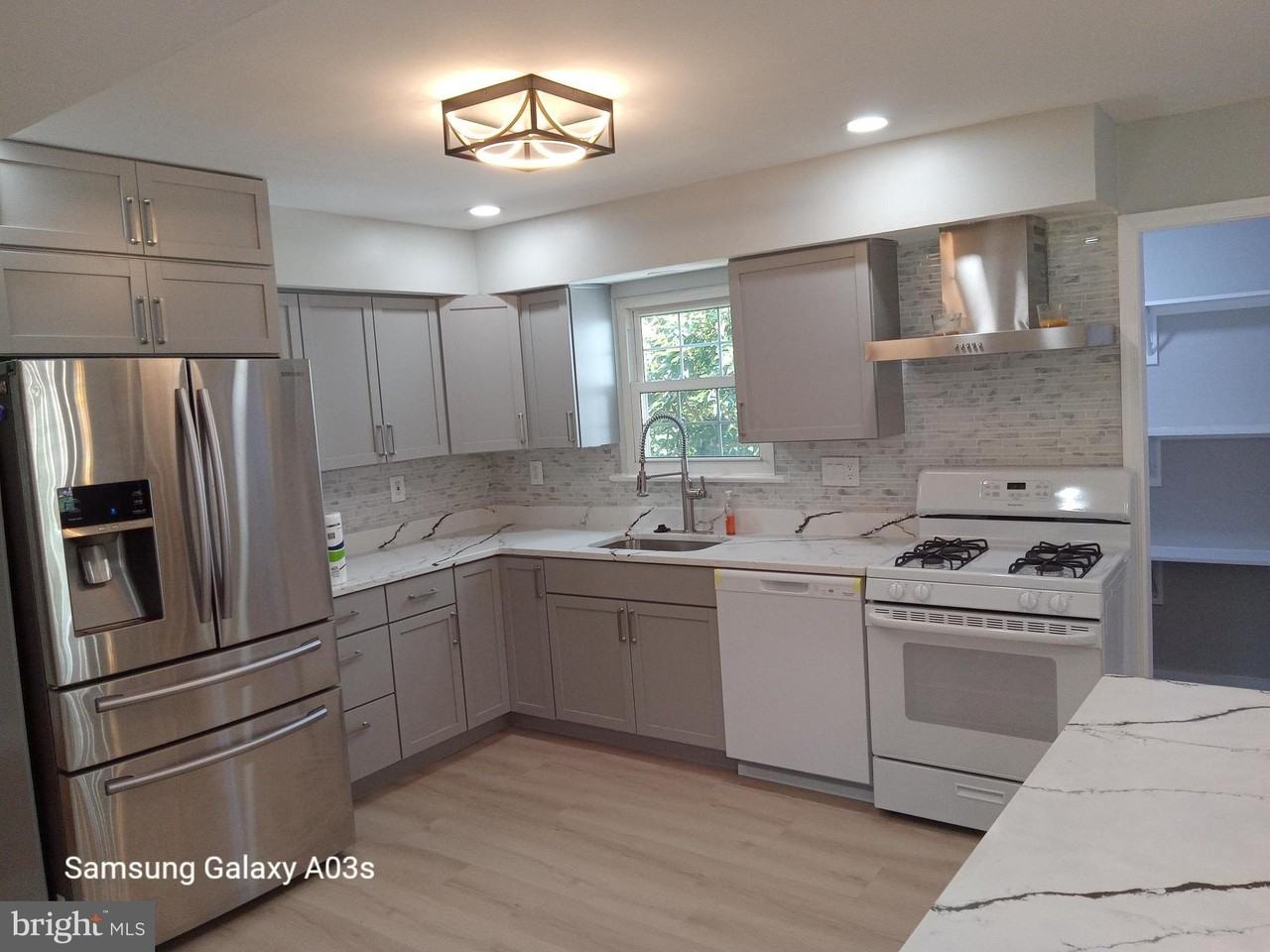649 Herndon Pkwy - Photo 3 of 30