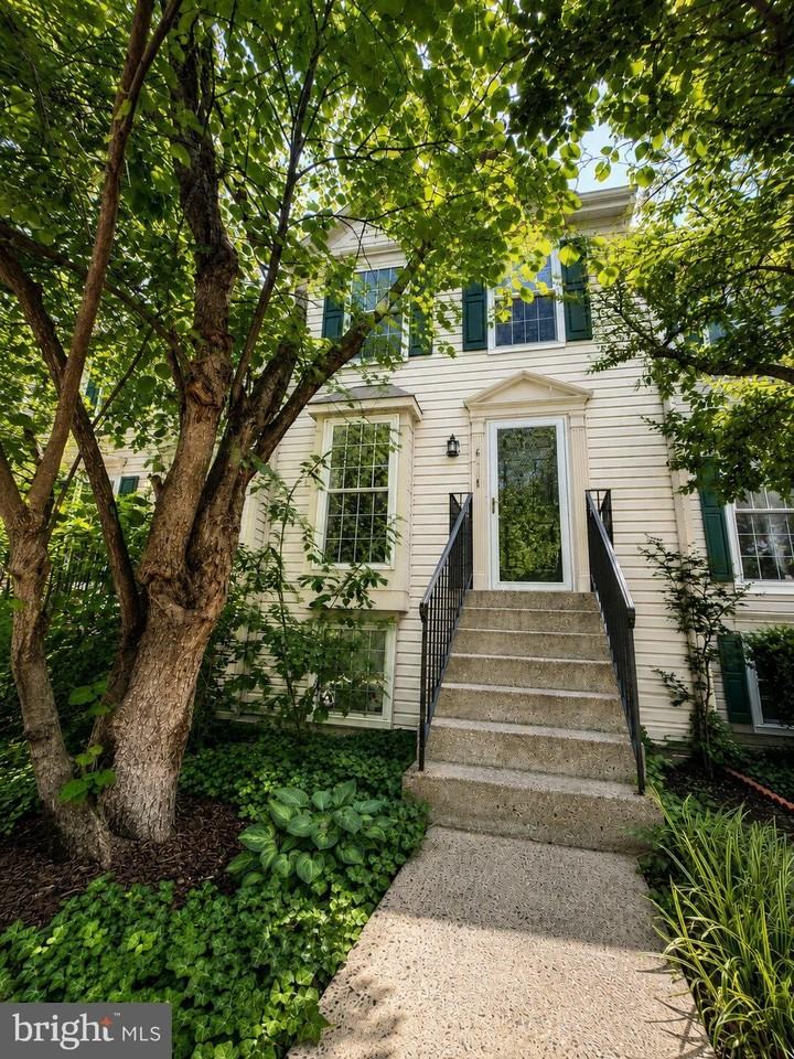6103 Beddingfield Ct - Photo 3 of 13