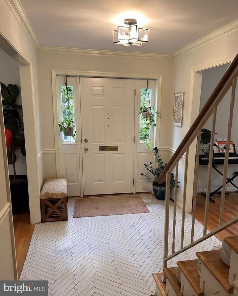 3130 Barnard Ct - Photo 3 of 24