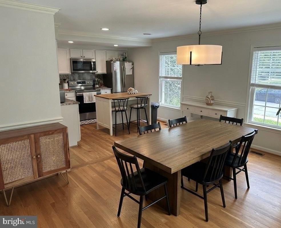3130 Barnard Ct - Photo 5 of 24