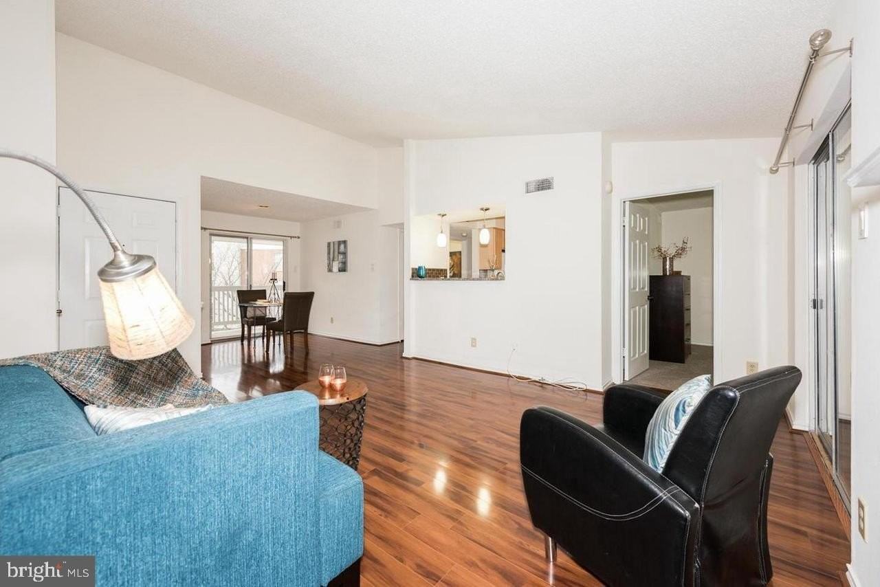 1519 Lincoln Way #301B - Photo 3 of 28