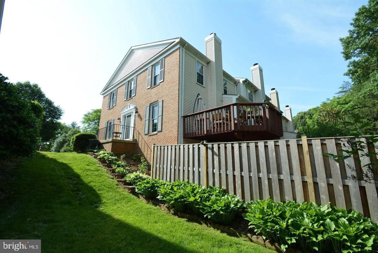 6153 Summer Park Ln - Photo 4 of 45
