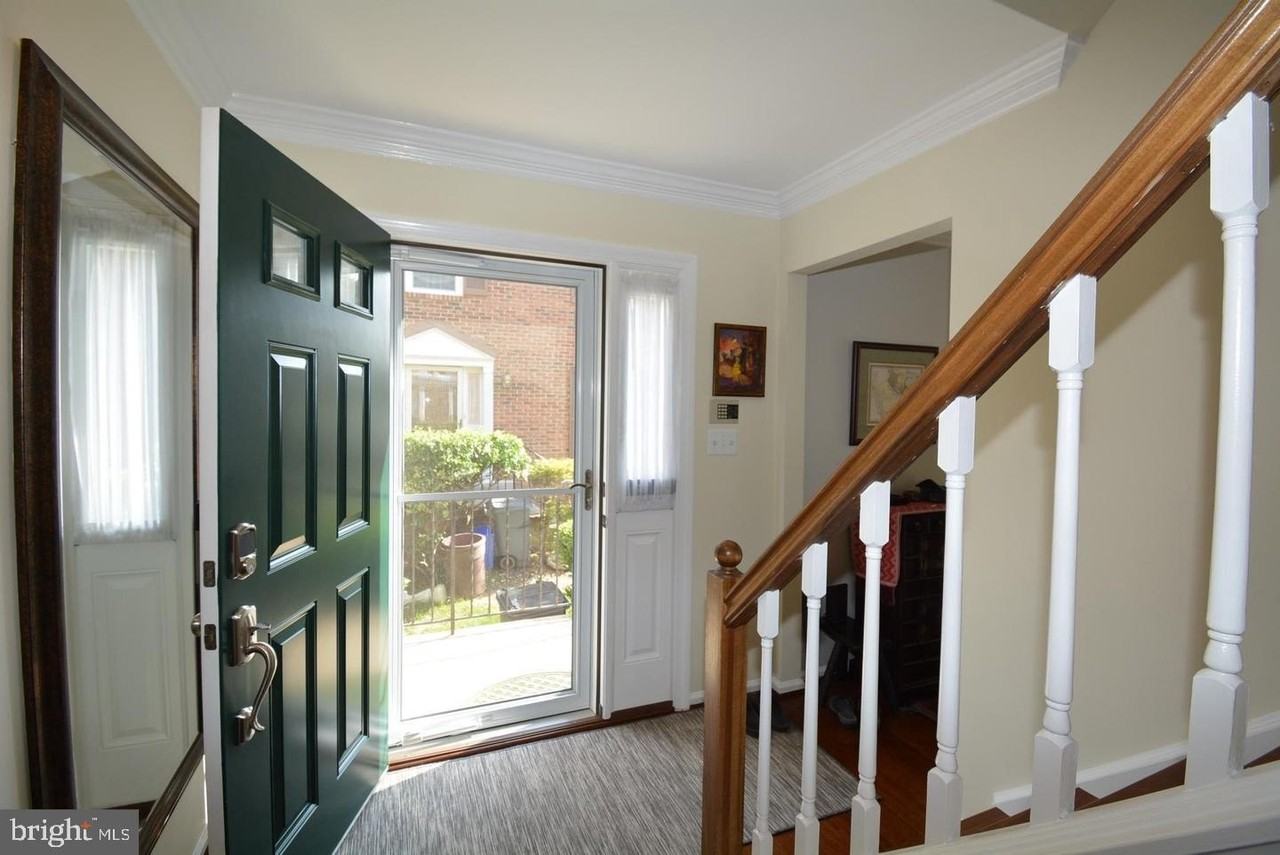 6153 Summer Park Ln - Photo 5 of 45
