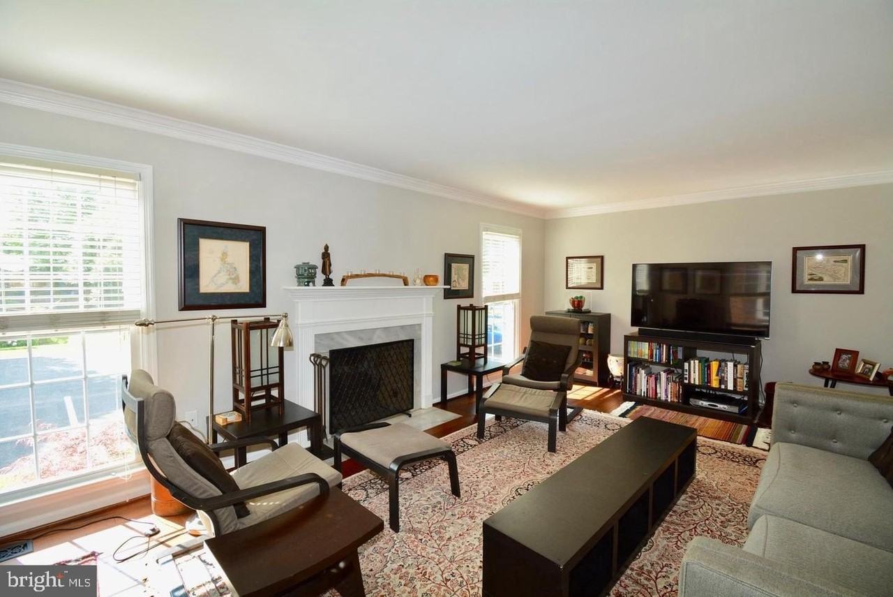 6153 Summer Park Ln - Photo 6 of 45