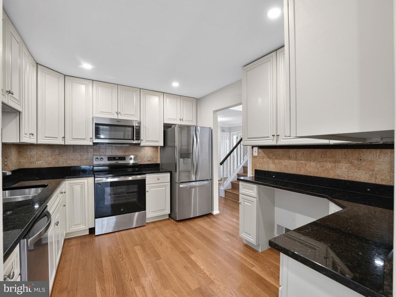 7740 Bristol Square Ct - Photo 3 of 31