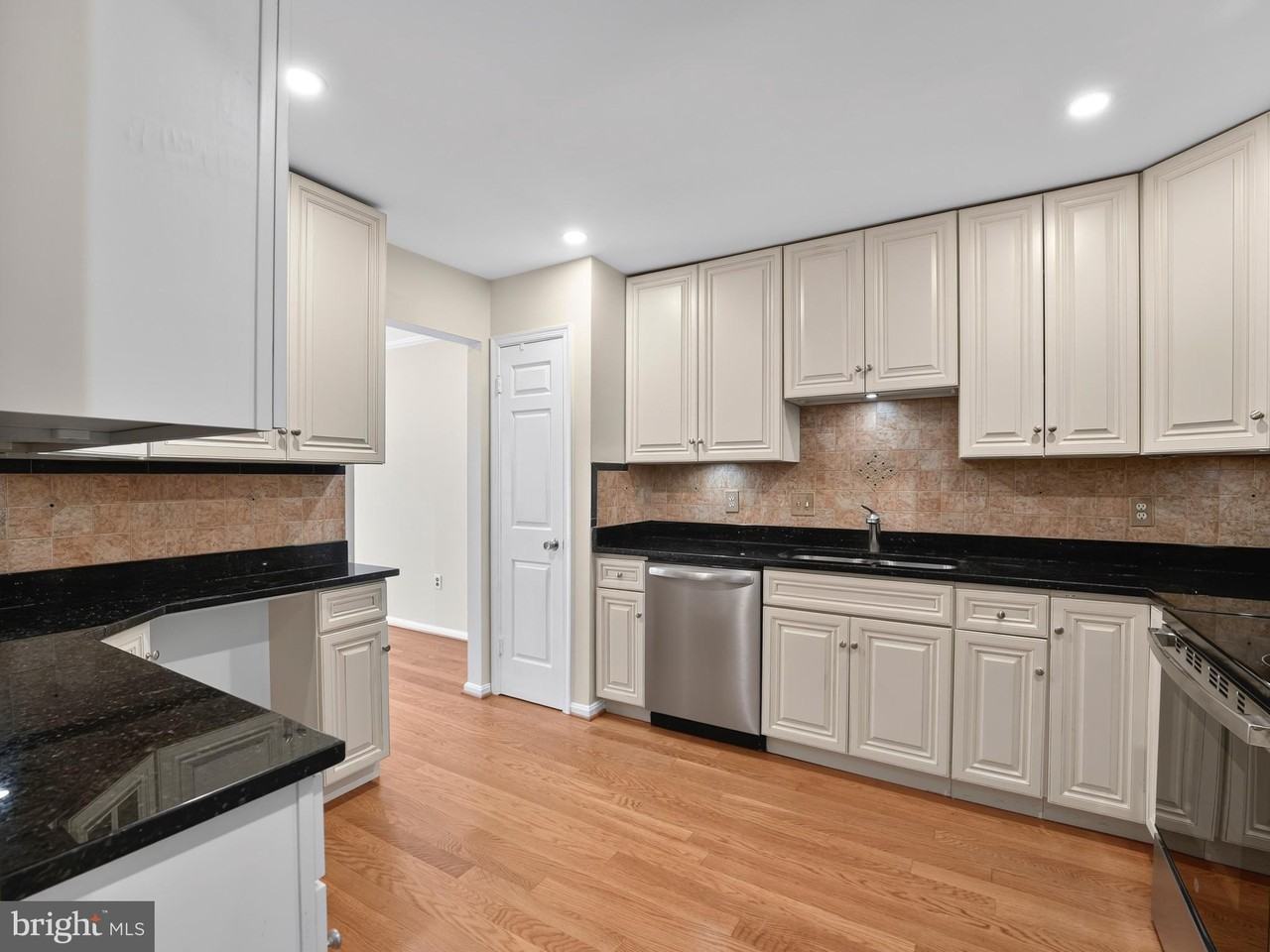 7740 Bristol Square Ct - Photo 4 of 31