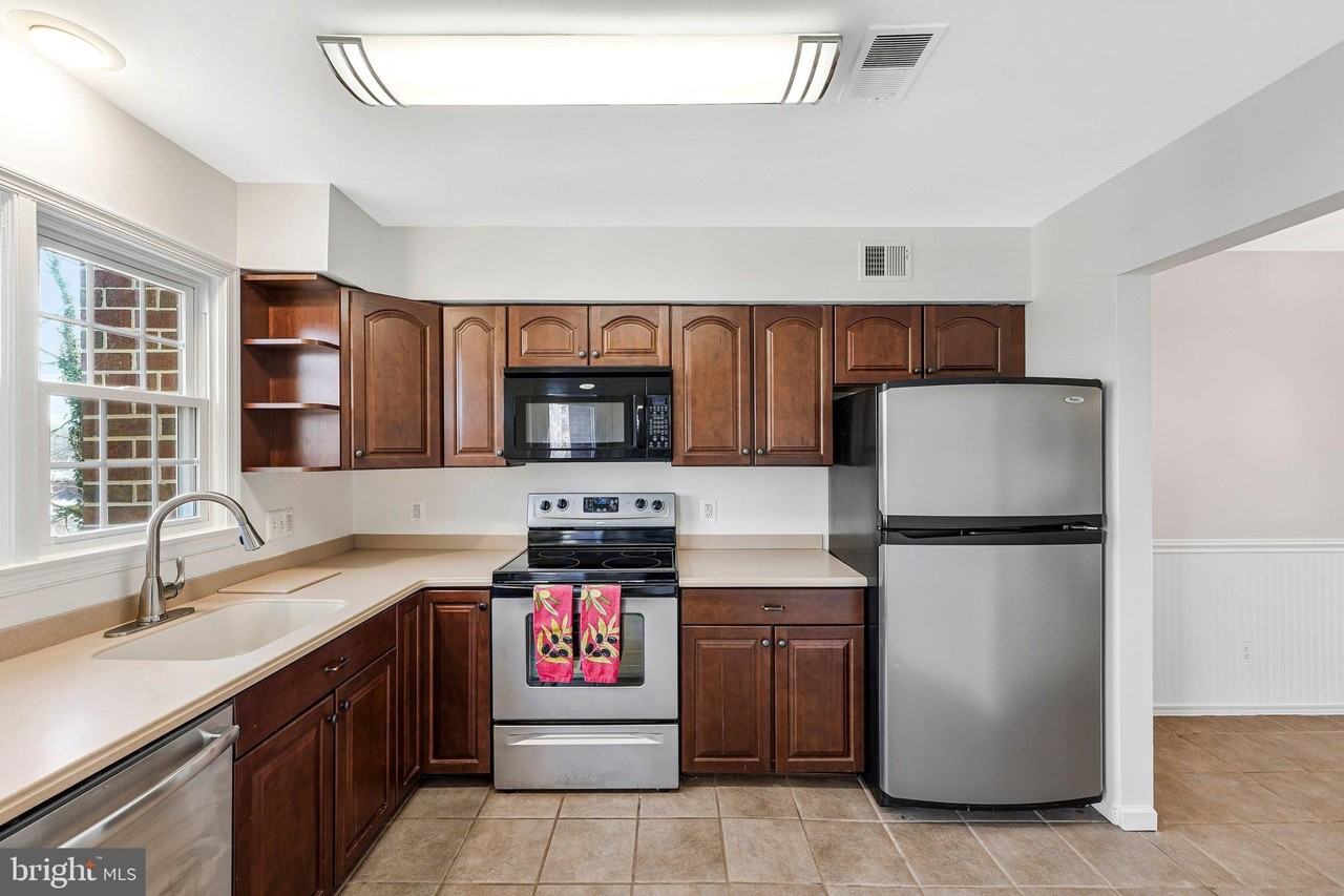11144 Beaver Trail Ct - Photo 3 of 11