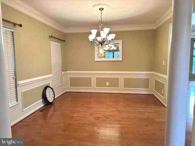 25889 Spurling Ln - Photo 4 of 28