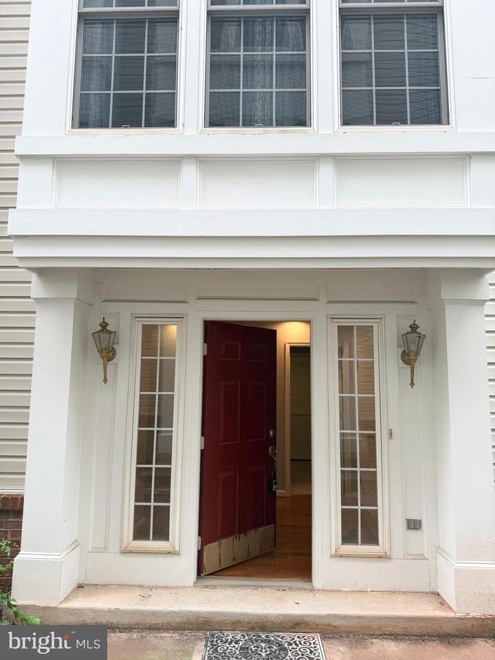 46190 Walpole Ter - Photo 2 of 22