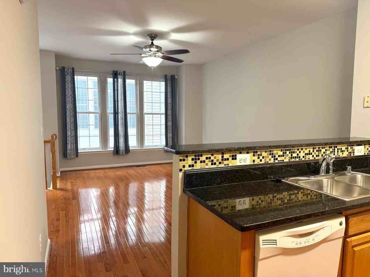 46190 Walpole Ter - Photo 5 of 22